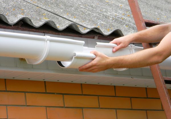 Gutter Hanging in Taylor